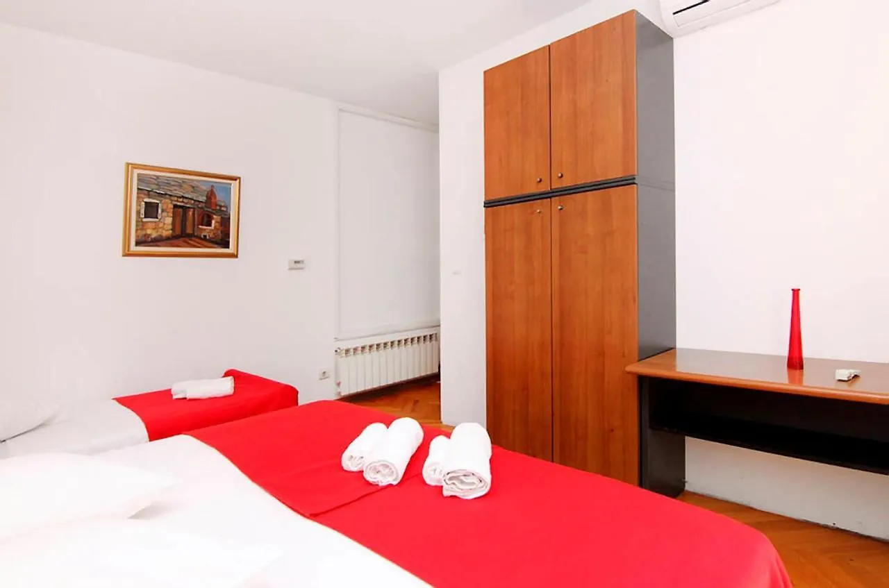 Apartment Kvaternikova - Pool, Grill, 4 Bedrooms, 3 Bathrooms Split Croatia
