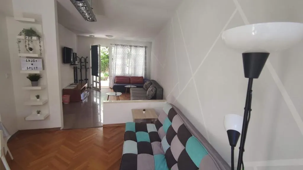 Apartment Kvaternikova - Pool, Grill, 4 Bedrooms, 3 Bathrooms Split